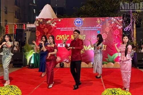 Lưu học sinh Việt Nam tại Campuchia đón năm mới Bính Ngọ