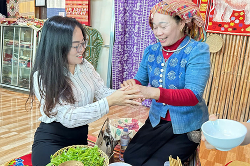 Người 'giữ hồn' văn hóa Thái giữa đại ngàn