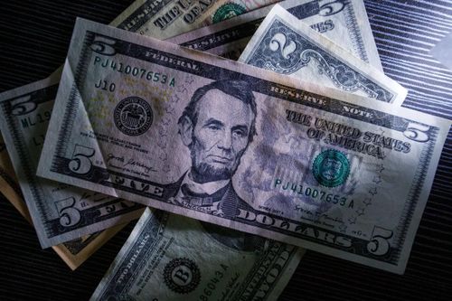 Tỷ giá USD hôm nay (1-2): Kết thúc tuần giảm giá thứ hai liên tiếp