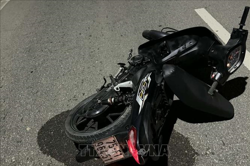 Xe mô tô mất kiểm soát lao vào cột điện, hai người tử vong