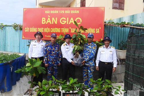 Hải đoàn 129 hoàn thành chuyến thăm, chúc Tết quân và dân đặc khu Trường Sa