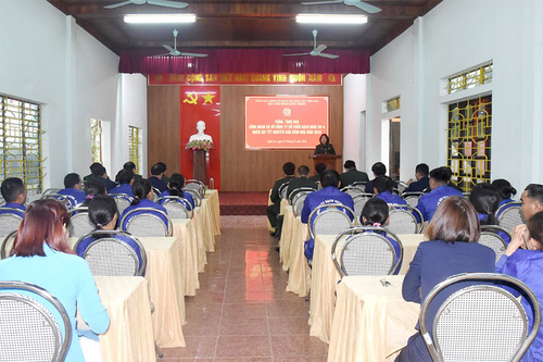 Ban Công đoàn Quốc phòng thăm, tặng quà đoàn viên có hoàn cảnh khó khăn tại Quân khu 4