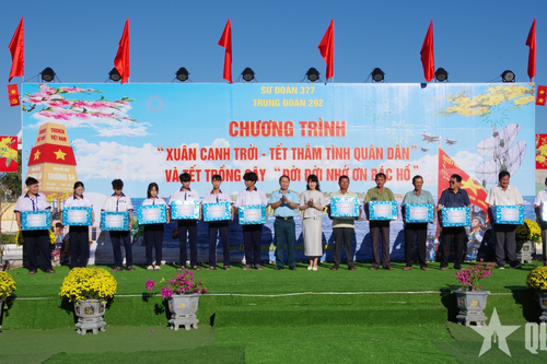 'Xuân canh trời - Tết thắm tình quân dân' ở Sư đoàn 377