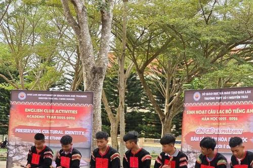 Học tiếng Anh để 'kể' câu chuyện văn hóa Ê Đê