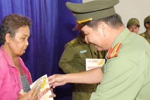 Công an Cà Mau: Lan tỏa nghĩa tình trong Chương trình Tết Quân - Dân