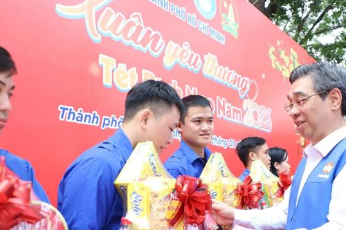 Ấm áp ngày hội đoàn kết - nghĩa tình với hàng nghìn người dân TPHCM