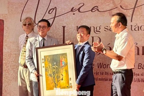 Chiêm ngưỡng 100 bức tranh ngựa và hoa chưa từng công bố
