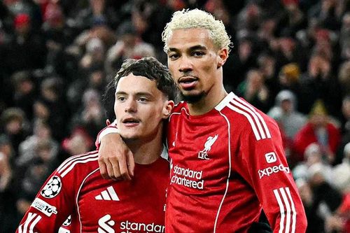Ekitike và Writz giúp Liverpool 'thổi bay' Newcastle