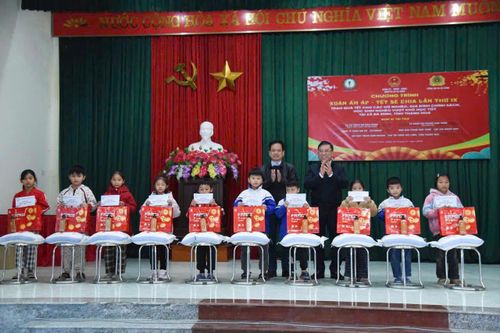 Chương trình 'Xuân ấm áp – Tết sẻ chia' mang Tết đủ đầy đến người nghèo