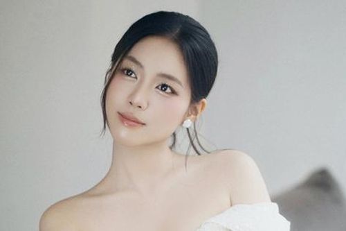 Á hậu cao 1m70 lọt top tìm kiếm vì khoảnh khắc ngồi cạnh Đình Bắc là ai?