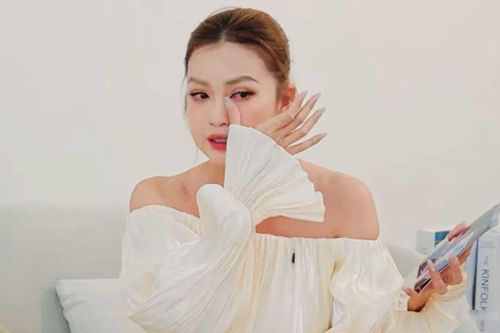 Hoa hậu Ngọc Châu khóc nức nở khi Võ Hoàng Yến cho xem một tấm ảnh