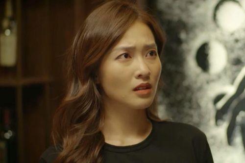 Cú trượt dài của Khả Ngân
