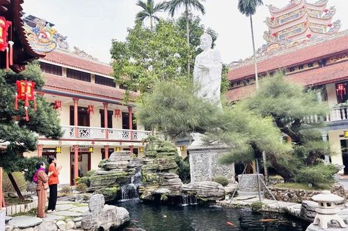 Cuối năm, lên chùa lễ Phật...