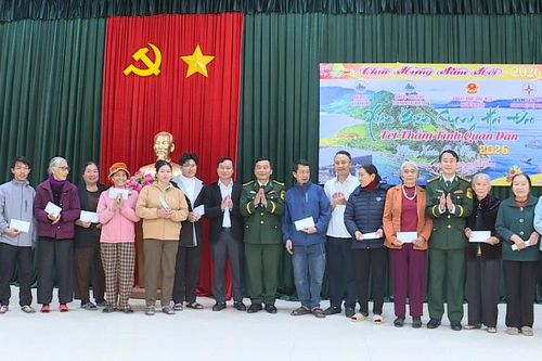 Chương trình 'Xuân biên cương hải đảo - Tết thắm tình quân dân'