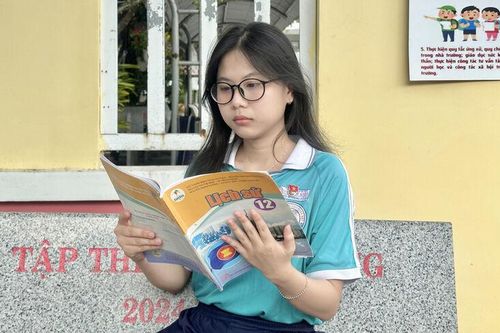 Trần Hải Phương Vy: 'Bông hoa' sử học với tình yêu lịch sử dân tộc