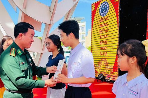Ấm áp chương trình 'Xuân biên phòng ấm lòng dân bản'