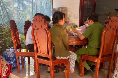 Đồng Tháp: 2 người tử vong nghi ngộ độc rượu