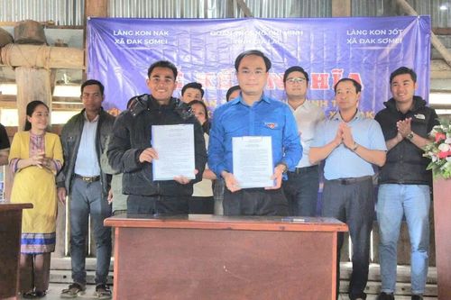 Tỉnh đoàn Gia Lai kết nghĩa với làng Kon Nak và Kon Jốt