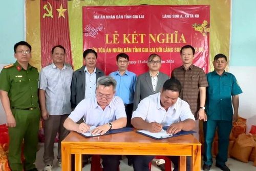 Tòa án nhân dân tỉnh Gia Lai kết nghĩa với làng Dư Keo và Sur A