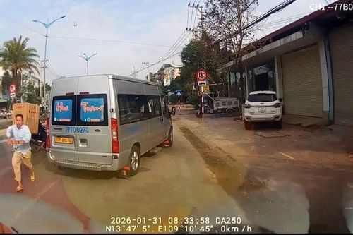 Gia Lai: Tài xế xe khách Kim Hoàng bị chặn đường, hành hung