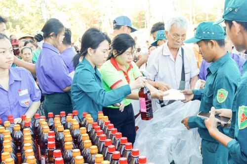 Gần 600 triệu đồng chăm lo Tết cho người khó khăn phường Phú Thủy
