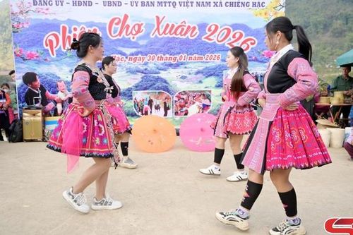 Nhộn nhịp phiên chợ xuân Chiềng Hặc