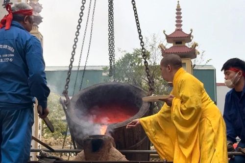 Hà Nội: Lễ rót đồng đúc Đại hồng chung chùa Yên Duyên (Đại Bi)