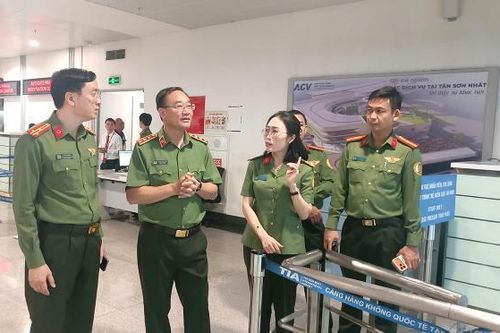 Thứ trưởng Phạm Thế Tùng kiểm tra công tác tại Cảng hàng không Quốc tế Tân Sơn Nhất