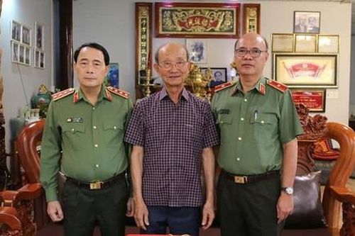 Thứ trưởng Lê Quốc Hùng thăm, chúc Tết gia đình các đồng chí nguyên lãnh đạo Bộ Công an