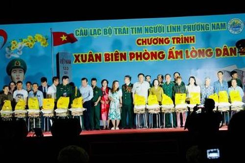 Mang xuân đến với đồng bào vùng viên giới Tây Ninh
