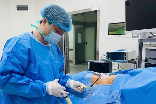 Chuyến bay đêm đưa người đàn ông nguy kịch về nước mổ thận giành sự sống