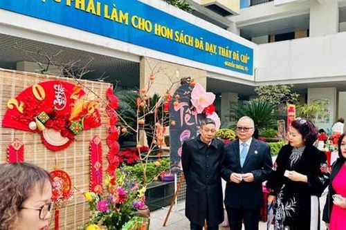 Rộn ràng Hội thi 'Gói bánh chưng xanh - Trao Tết nghĩa tình' phường Ô Chợ Dừa