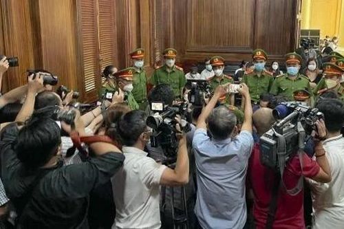 Mới: Tòa án nhân dân Tối cao đề xuất nghiêm cấm livestream diễn biến phiên tòa trên mạng