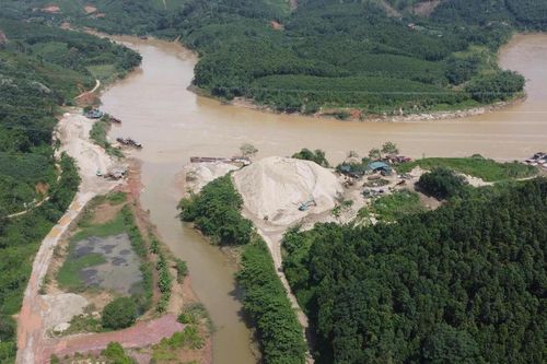 Lào Cai: Cần chấn chỉnh hoạt động khai thác, mua bán tài nguyên - Bài 1: Mỏ cát không đủ điều kiện vẫn hoạt động nhiều năm