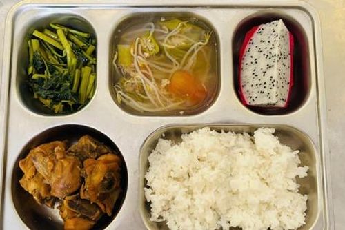 Nỗi lo bữa ăn bán trú
