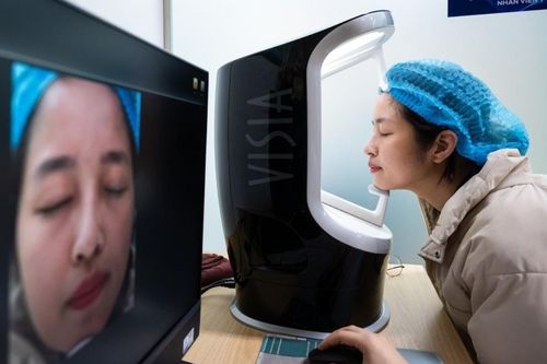 Khoa chăm sóc da đông kín người từ sáng sớm