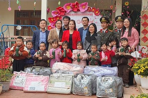 Để trẻ em khó khăn có giấc ngủ ấm áp