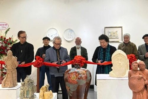 Triển lãm gốm 'Dáng xuân 2026': Cảm hứng từ truyền thống đến hiện đại