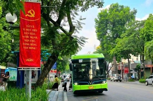 Tăng cường 6 tuyến buýt phục vụ Hội chợ Quốc gia mùa Xuân 2026