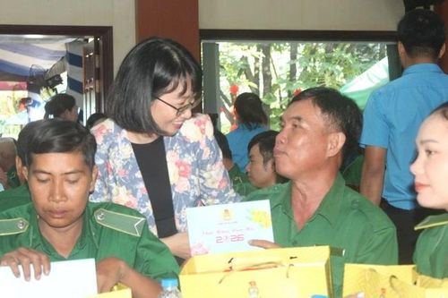Chăm lo Tết cho đoàn viên có hoàn cảnh khó khăn tại Công ty Dịch vụ công ích Thanh niên xung phong