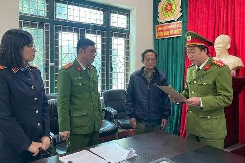 Khởi tố đối tượng sản xuất mì chính giả