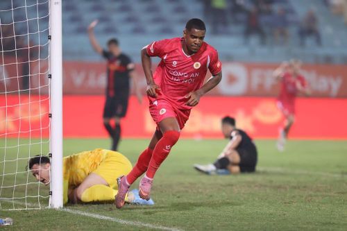 Công an Hà Nội soán ngôi Ninh Bình FC