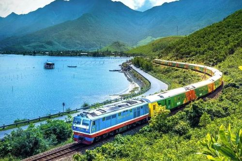 'Chuyến tàu hạnh phúc' chính thức lăn bánh từ ga Hà Nội