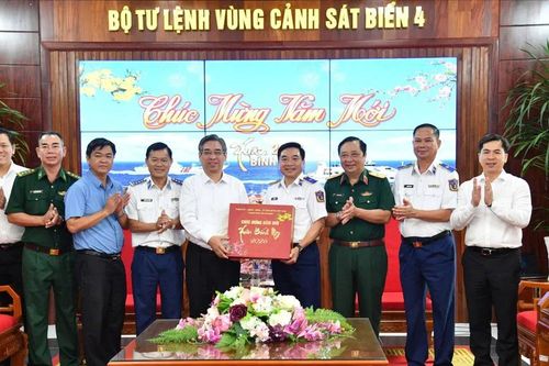 Lãnh đạo TPHCM thăm, chúc Tết Bộ Tư lệnh Vùng 5 Hải quân và Bộ Tư lệnh Vùng Cảnh sát biển 4