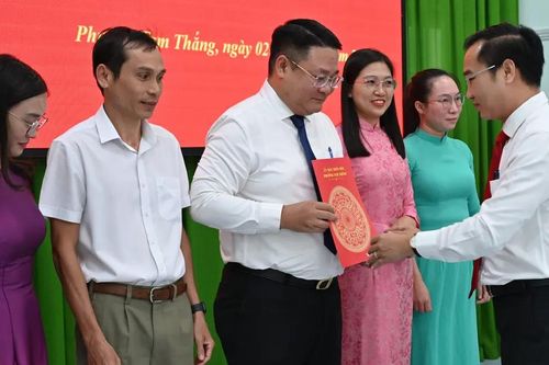 Phường Tam Thắng thành lập đơn vị trực thuộc, trao quyết định nhân sự