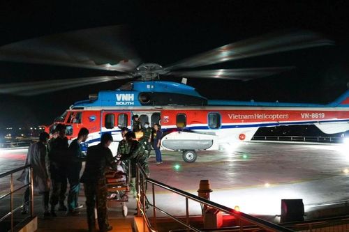 Cấp cứu hàng không đưa bệnh nhân viêm ruột thừa từ Trường Sa về đất liền