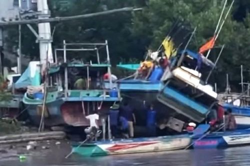 Người đàn ông ở Cà Mau bị ghe đè tử vong