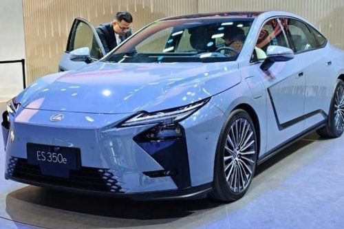 Sedan hạng sang Lexus ES 2026 nhận đặt cọc tại Việt Nam