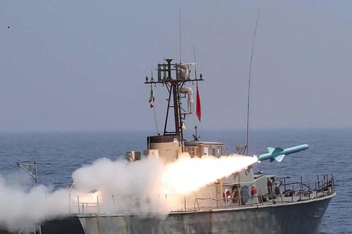 Iran bác tin tập trận trên Eo biển Hormuz