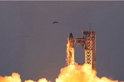 Tỷ phú Elon Musk 'chơi lớn' muốn phóng 1 triệu vệ tinh để cạnh tranh AI